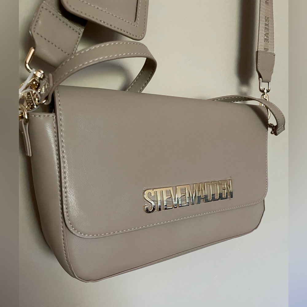 Steve Madden Crossbody w/ Multifunctional straps.